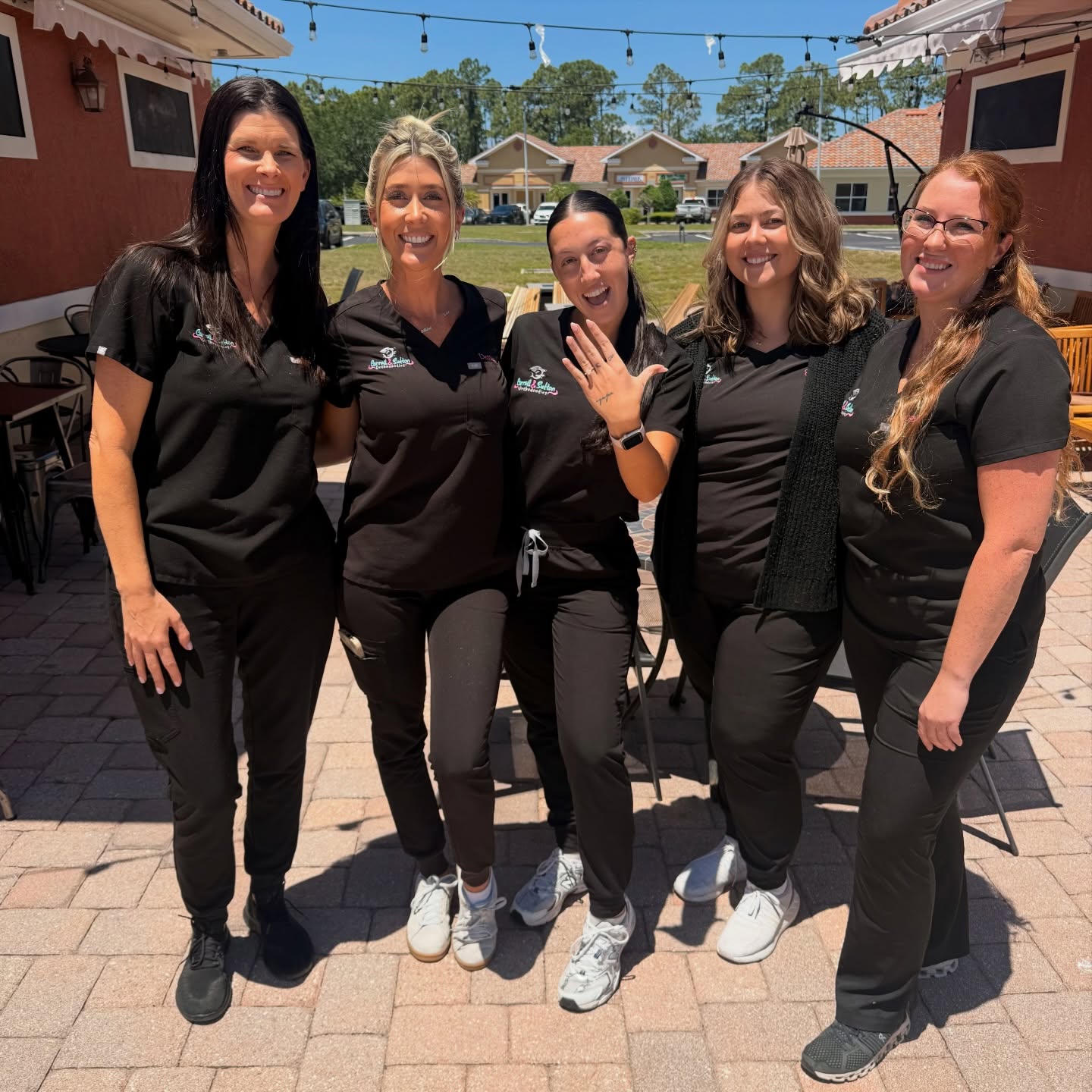 Nadia, we are SO excited to celebrate your engagement! 💍🤍 Congratulations! We are so happy for you 🤩
#OfficeCelebration #CSOrthodontics #FunatWork