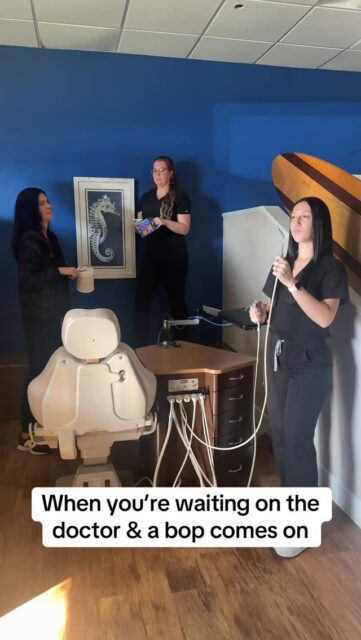 What can we say, we keep our patients entertained! 🤷🏼‍♀️😂

#Orthodontics #FunAtWork #LoveWhereYouWork #SouthwestFlorida #braces