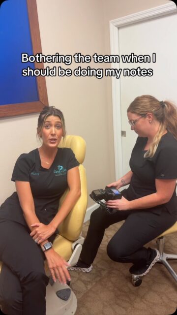 A certified yapper 🎙️🤣
#csorthodontics #cso #fyp #trending #orthodontistoffice #popular #orthodontist #funatwork #funworkplace #funny #funnyvideo #carrollandsuttonoerhodontics #orthodontics